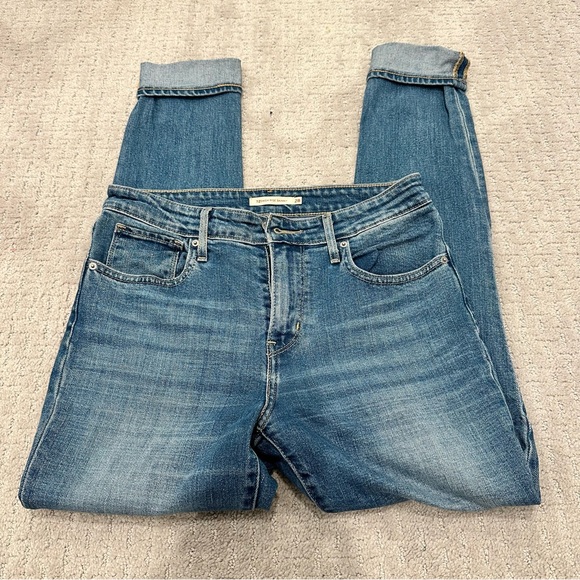 Levis Premium 721 High Rise Distressed Medium
Wash Skinny Jeans - size 28 - Picture 5 of 5